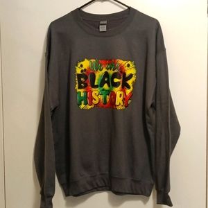 Gildan Large Gray Graphic Sweatshirt